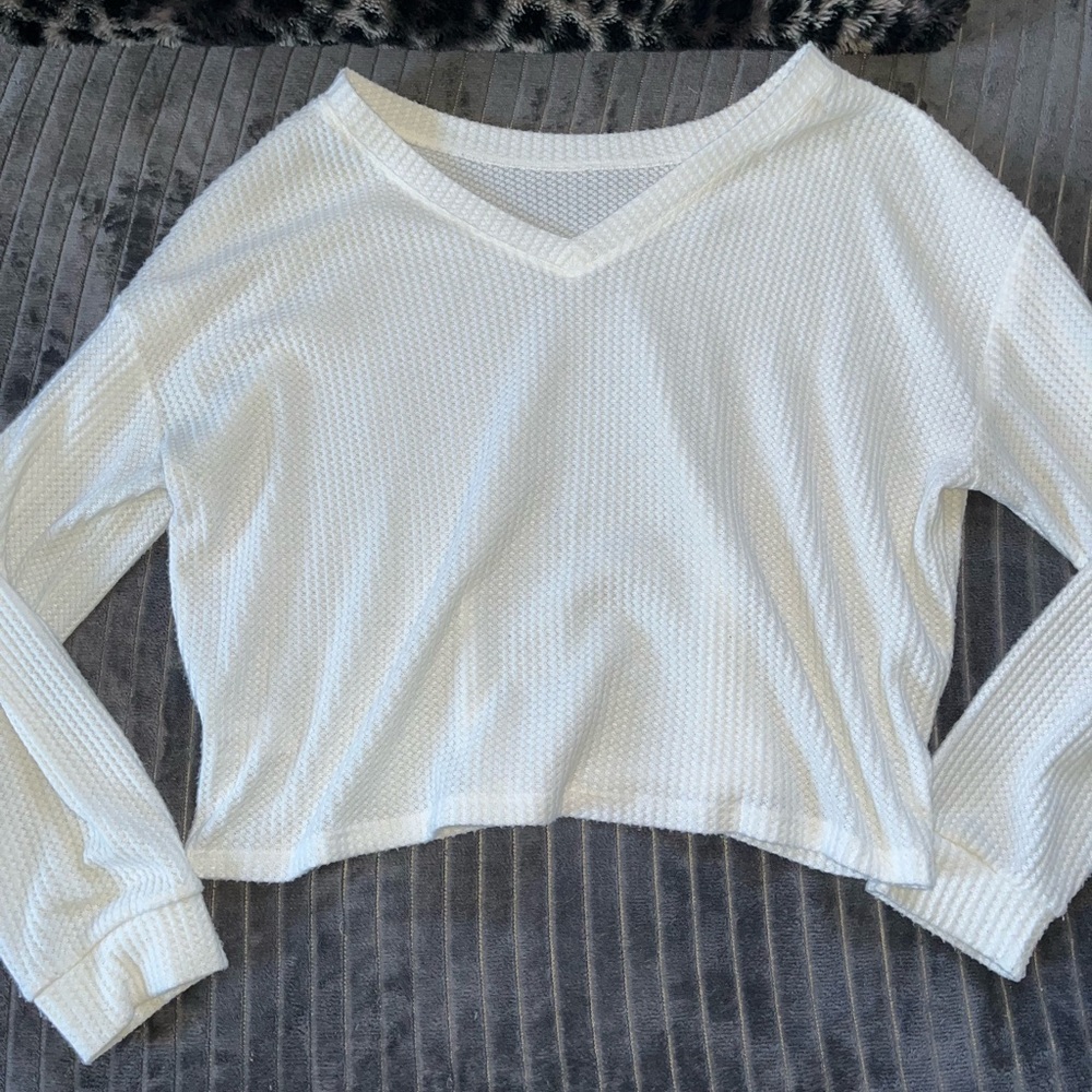 White Aeropostale cropped sweater